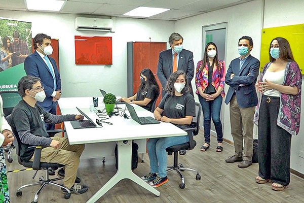 Trabajo anuncia más de 1.350 becas de estudio para cubrir la alta demanda de profesionales digitales