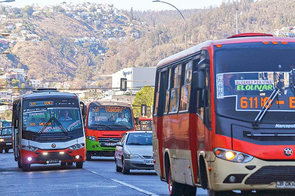 Plan piloto de transporte gratuito de Apruebo Dignidad se financiaría con fin de exención a impuesto al diésel