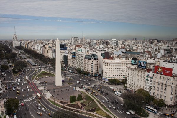 Ahora los medicamentos: gobierno argentino trabaja en intervenir mercado de farmacias y laboratorios