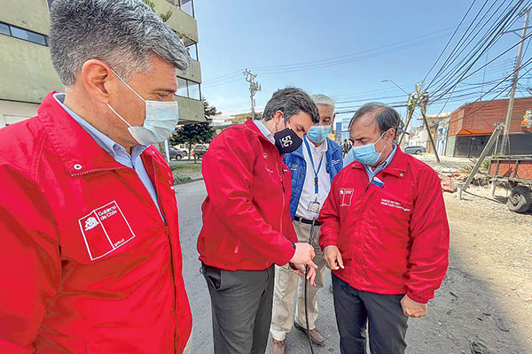 Autoridades estuvieron en la zona, supervisando un retiro de cables en Iquique.