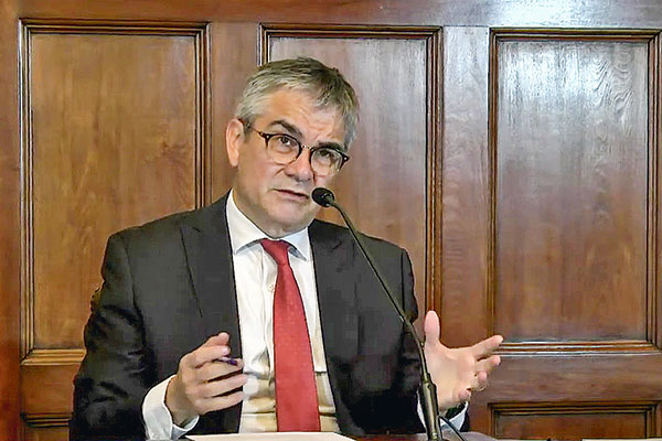 Mario marcel Presidente del Banco Central.