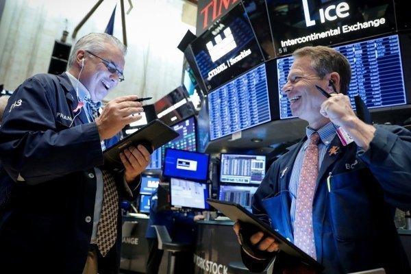 Bolsas mundiales suben impulsadas por positivos datos de empleo en EEUU y Wall Street marca nuevo récord