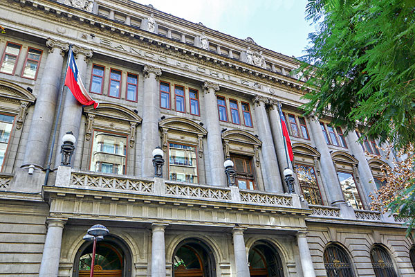 Banco de Chile sube provisiones por incertidumbre económica y advierte menor demanda de hipotecarios