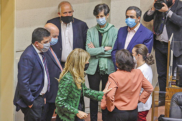 La oposición espera contar con los votos necesarios para aprobar hoy en general el texto en la Sala del Senado. Foto: Agencia Uno