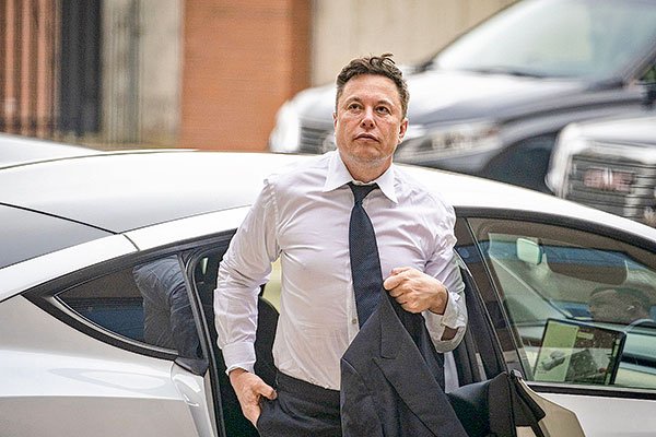 Tesla se desploma 5% en bolsa luego de que Musk propuso vender el 10% de su participación
