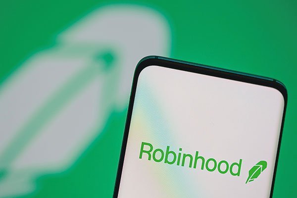Acción de Robinhood cae 2,6% tras anunciar masiva filtración de datos y extorsión