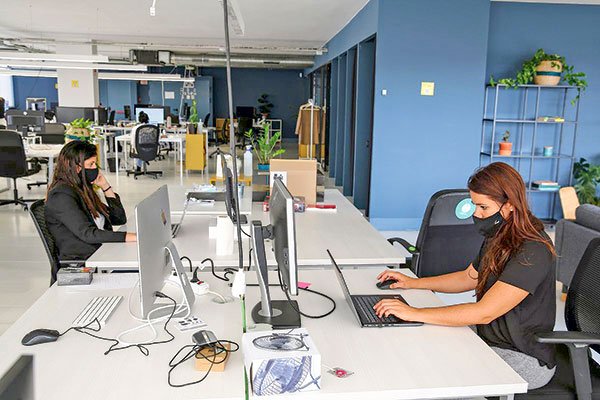 <p>La obligación de cumplir aforos le pone presión al puzzle del regreso al trabajo presencial</p>