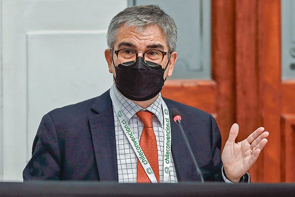 Marcel advierte que sería "contradictorio" mantener la autonomía del Banco Central y que a la vez se pueda acusar constitucionalmente a sus consejeros