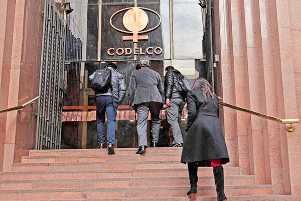 Propiedad, capitalización y gobierno corporativo, las propuestas de los candidatos presidenciales para Codelco