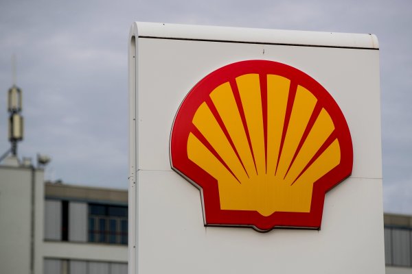 Gobierno holandés lanza un esfuerzo de último minuto para tratar de evitar que Shell abandone el país