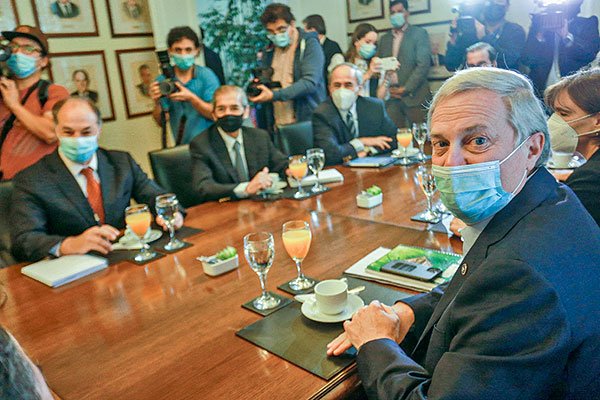 Tras cita con Kast, presidente de la CPC reitera que programa de Sichel es el “más equilibrado”