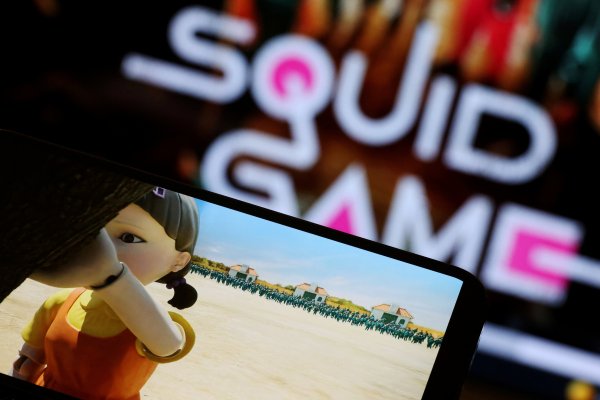 Squid Game fue el programa de TV en lengua no inglesa más popular, acumulando 43 millones de horas de visualización en una semana. Foto: Reuters