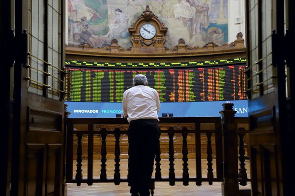 El mercado toma aire: analistas prevén fuerte caída del dólar y alza en el IPSA tras resultados