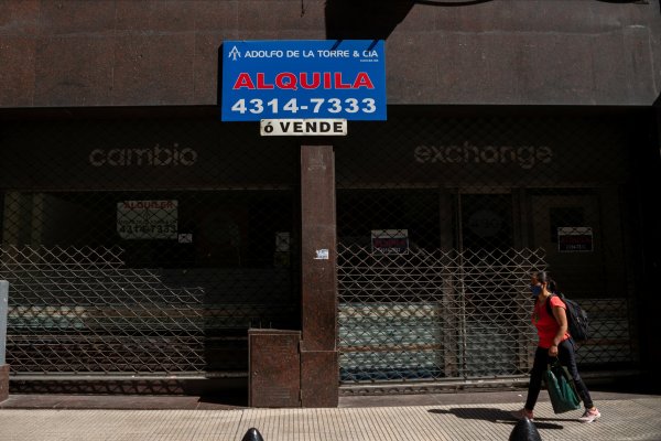Riesgo país de Argentina alcanza niveles récord y mercados se desploman