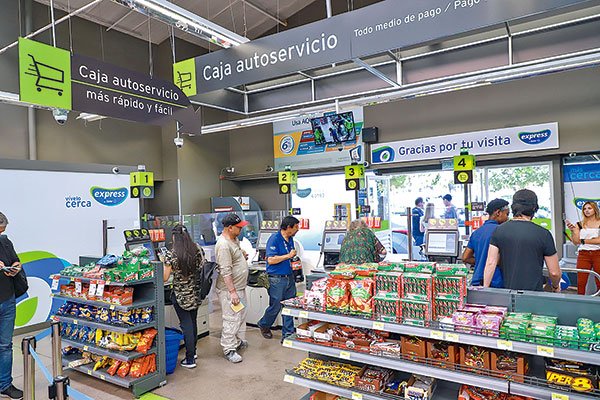 Sindicato de Walmart demanda a la empresa por eliminar puestos de cajeros
