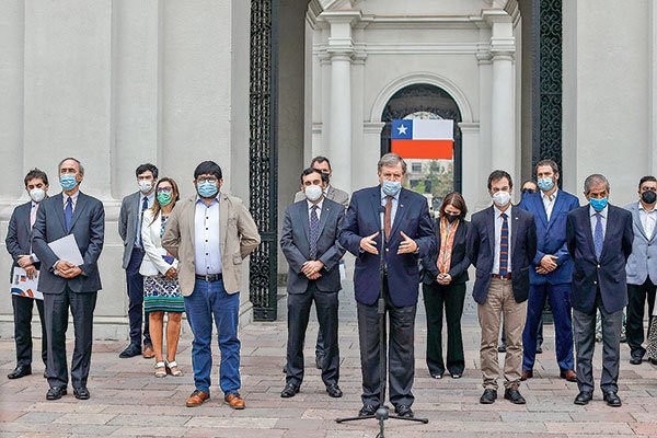 El presidente Sebastián Piñera y el ministro del Trabajo, Patricio Melero, encabezaron la actividad. Foto: Agencia Uno