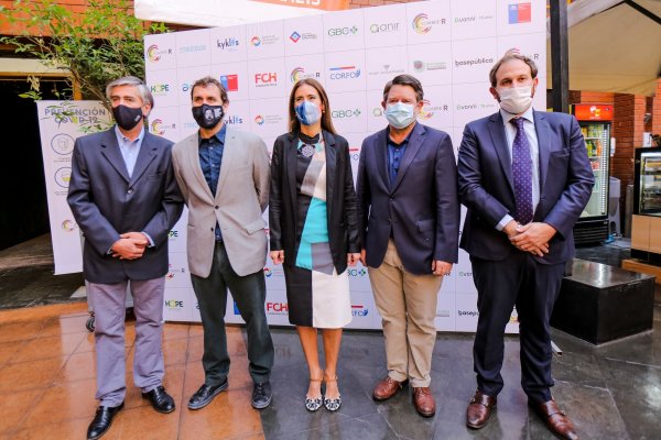 Autoridades durante la inauguración de Cumbre R.