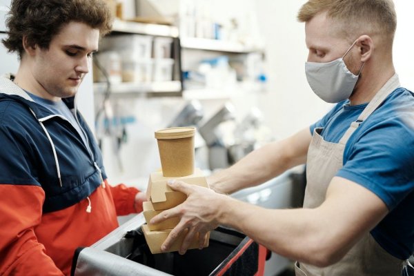 Comisión Nacional de Productividad advierte que los permisos básicos para iniciar emprendimientos en Chile son una barrera para las empresas más pequeñas