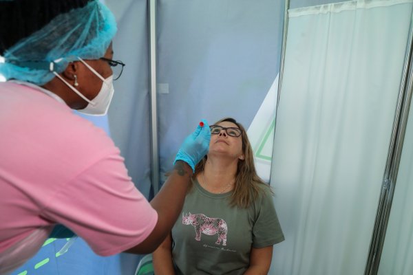 "Una constelación muy inusual de mutaciones", lo que se sabe de la nueva variante del coronavirus