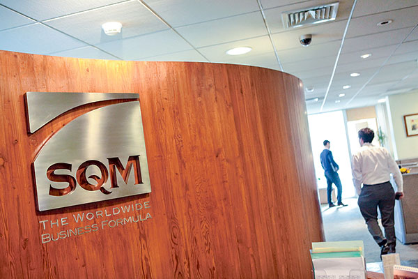 Caja de las principales empresas aumenta 16% impulsada por crecimiento de SQM y Colbún