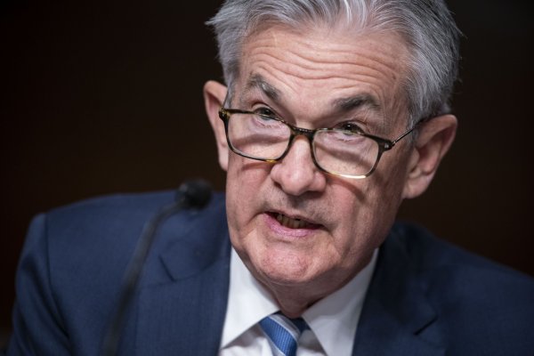 Presidente de la Fed se muestra partidario de adelantar fin a compra de activos y dice que ya no se puede hablar de inflación "transitoria"