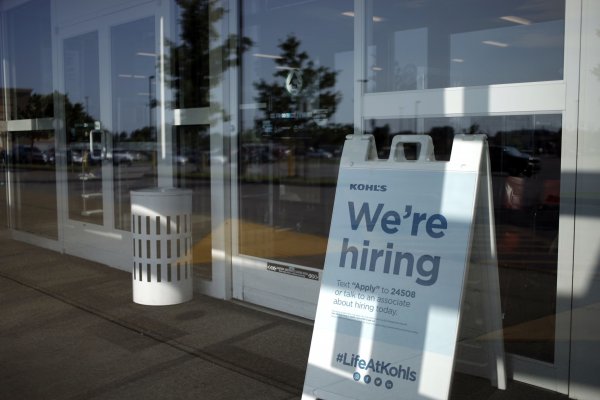 Empresas estadounidenses agregaron 534 mil empleos en noviembre, superando las expectativas