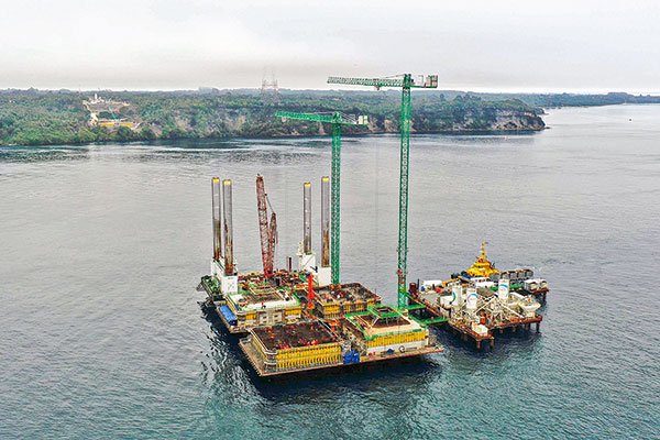 Parte huelga en construcción de Puente Chacao: 240 personas paralizaron sus faenas
