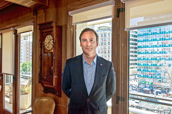Felipe Ward Ministro de vivienda y urbanismo: “Las cifras reflejan una contención del déficit habitacional pero no estamos ni medianamente satisfechos”