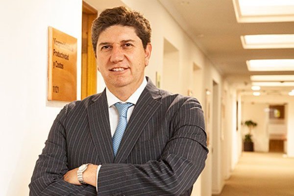 Ministro de Hacienda sube proyección de crecimiento para Chile a hasta 4% en 2022 y desestima riesgo de recesión