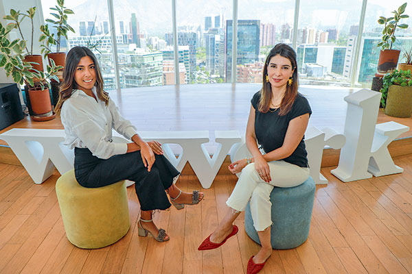 María José Barreda (derecha) asumió como directora de WeWork en Chile el 1 de diciembre. Junto a Karen Scarpetta, general manager de South Latam (izq.) liderará la consolidación de la marca en la región. Foto: Julio Castro