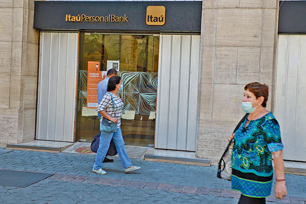 Banco Itaú Chile traza estrategia de cara a 2022 para aumentar su participación en segmento retail con fuerte foco digital