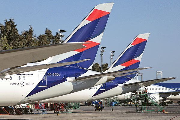 Bonistas locales acusan a Latam de perjudicarlos tras operaciones de partes relacionadas que no fueron informadas al mercado