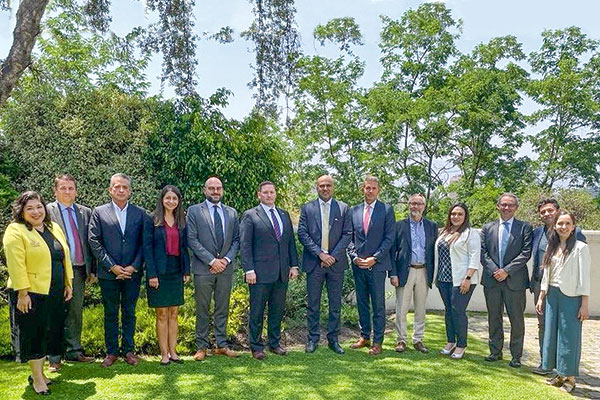 Delegación de EEUU visita Chile para promover desarrollo de una red 5G “segura”