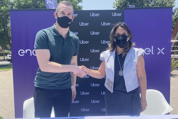 Enel X y Uber firman acuerdo para instalación de nuevos puntos de carga y acelerar la electromovilidad en Chile