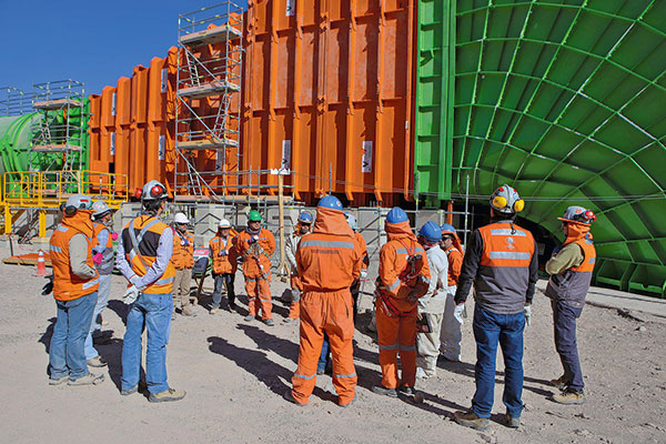 <p>Chuquicamata: oferta inicial de Codelco no convence del todo y sindicatos seguirán en conversaciones</p>
