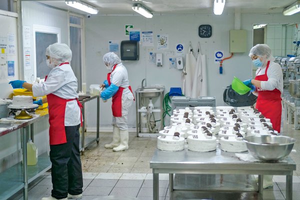 PYME y emprendimiento: las apuestas de Boric y Kast para apuntalar a un sector que buscan cautivar