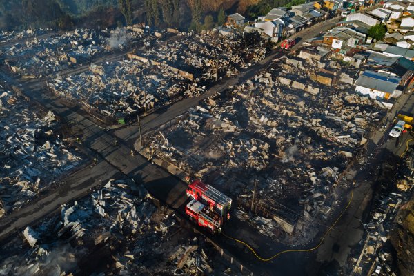 Imagen aérea de la zona afectada por el incendio forestal que destruyo más de 120 casas. Foto A1.