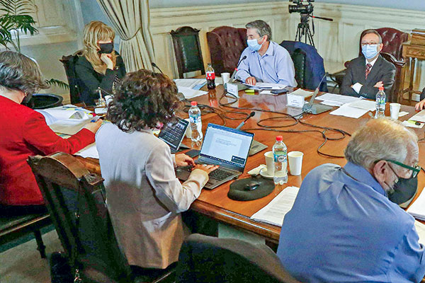 Comisión de Hacienda del Senado votará hoy reajuste salarial del sector público