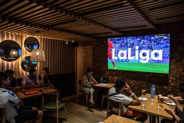 Telefónica y DAZN se adjudican derechos televisivos de LaLiga por cinco años en histórica operación