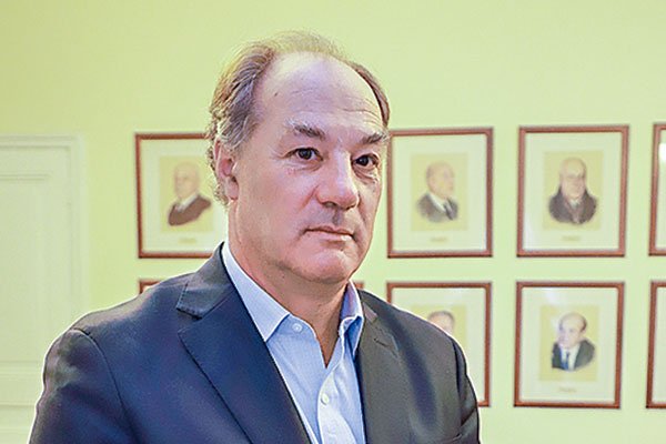 Convención Constitucional: Grandes empresarios no expondrán en comisión de Modelo Económico y critican que "no se escuche la mirada de la empresa”