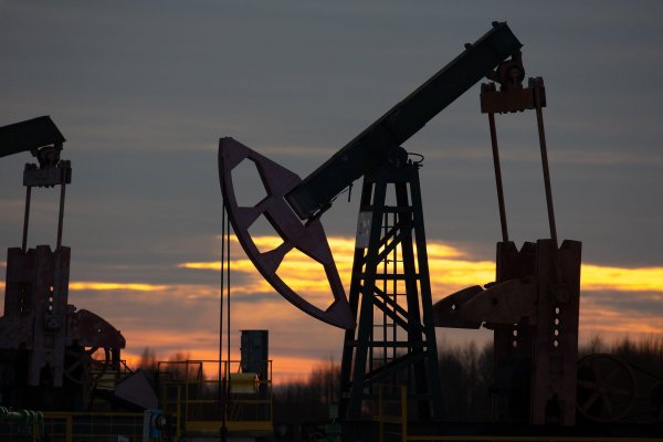 La AIE prevé una relajación de los precios del petróleo para 2022