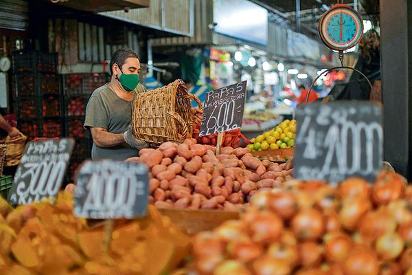 Economistas esperan convergencia más lenta de los precios y no descartan que TPM llegue a 7%