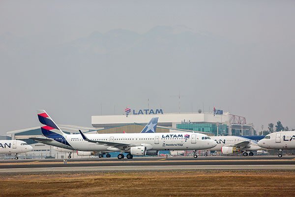 Acreedores de Latam aplastan el plan de la empresa y apuestan por la oferta de Azul