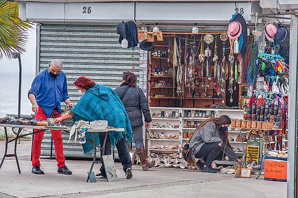 Ingresos laborales continuaron desacelerándose en octubre y se alejan de sus máximos históricos