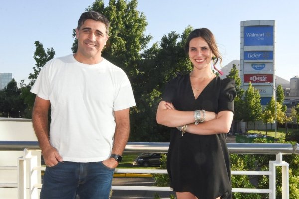 Gonzalo Gebara, CEO de Walmart Chile, y Daniela Lorca, CEO de Babytuto.