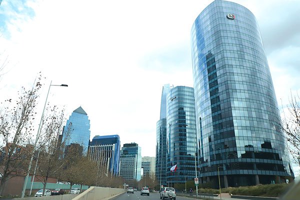 Fuga desde Santiago Centro y Providencia lleva a que sectores de Las Condes cambien tendencia en oficinas premium