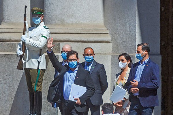 Se busca economista para Boric: las fortalezas de los nombres en carpeta para Hacienda