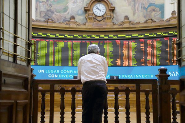 Mercado reaccionaría negativamente: los más pesimistas apuntan a un dólar en $ 900 y la bolsa cayendo 10%