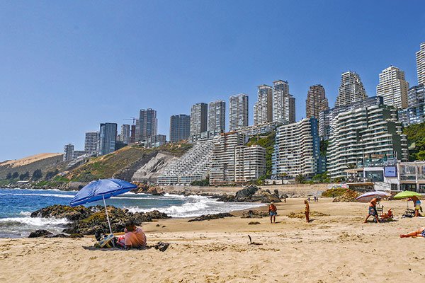 Verano de contrastes: cotizaciones de arriendos anotan salto y hoteles no recuperan ocupación