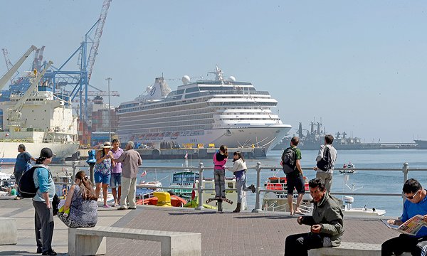 Llega a Valparaíso Viking Jupiter, el primer crucero tras casi dos años de pandemia